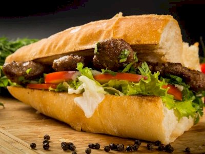 TÜM EKMEK ARASI KÖFTE